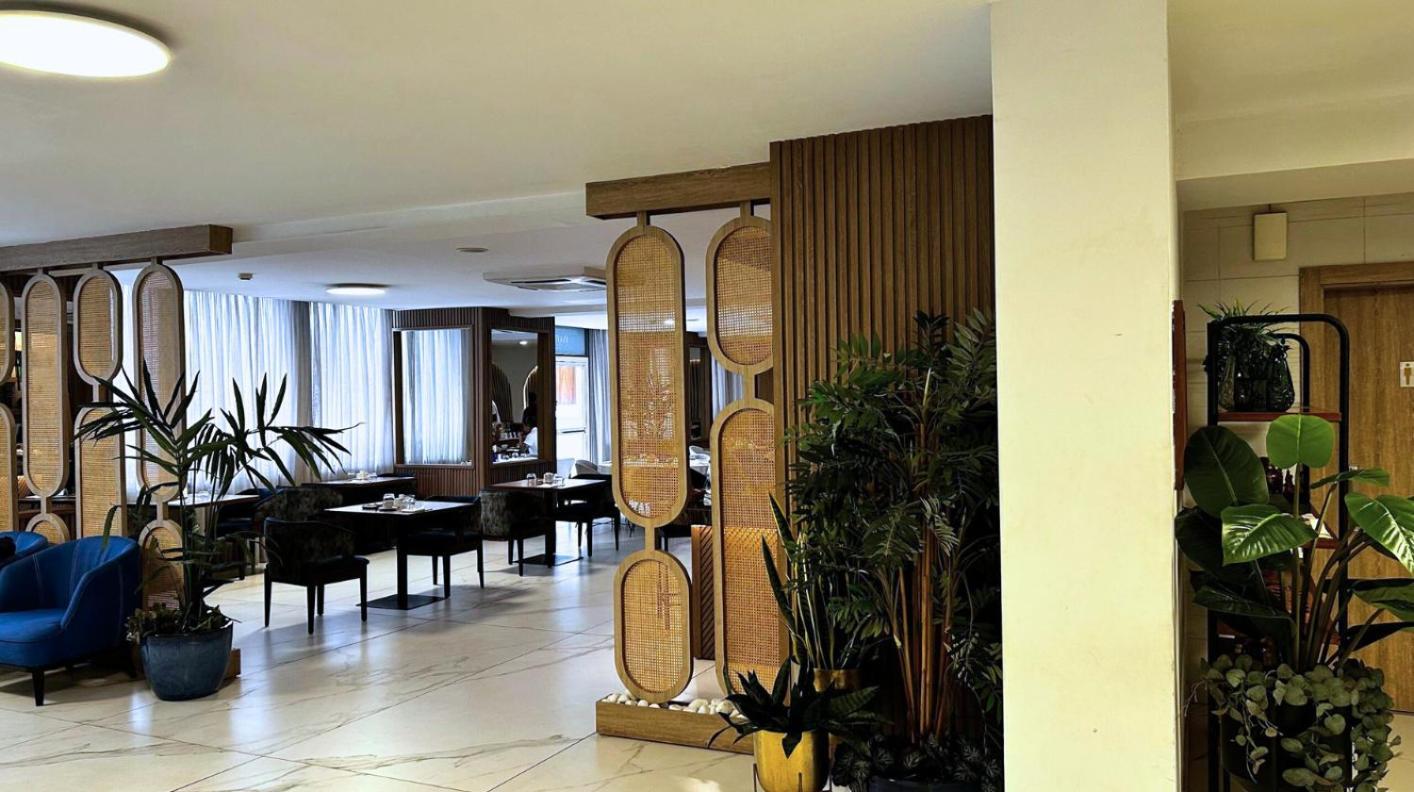Hotel Ivotel Abidjan Exterior photo